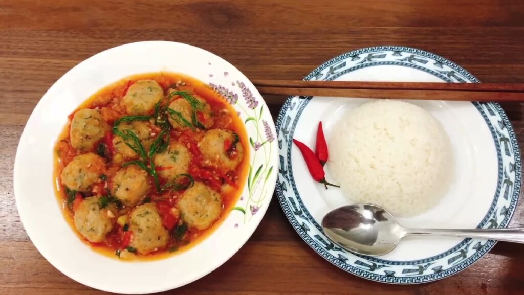 món ăn kèm vói chả cá kho cà chua